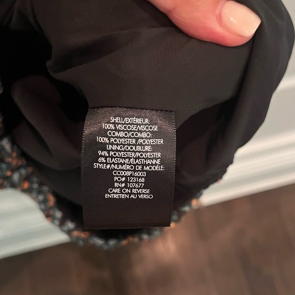 ALICE+OLIVIa Flutter Sleeve Top - Picture 9 of 9